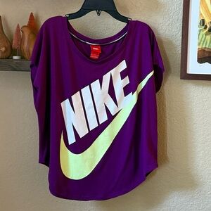 Nike Women’s Logo Swoosh Muscle Tee, Medium